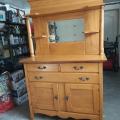 buffet en érable des année 1910-20 46x21x80 pc de haut $650.00