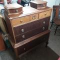 commode 7 tiroirs année 1930 35x18x49 pc de haut $375.00